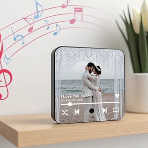 create_a_photorealistic_image_of_a_sleek_black_magnet_positioned_frontally_on_a_light_wooden_shelf__qw5rwqeuevuqkgdqfpyw_0