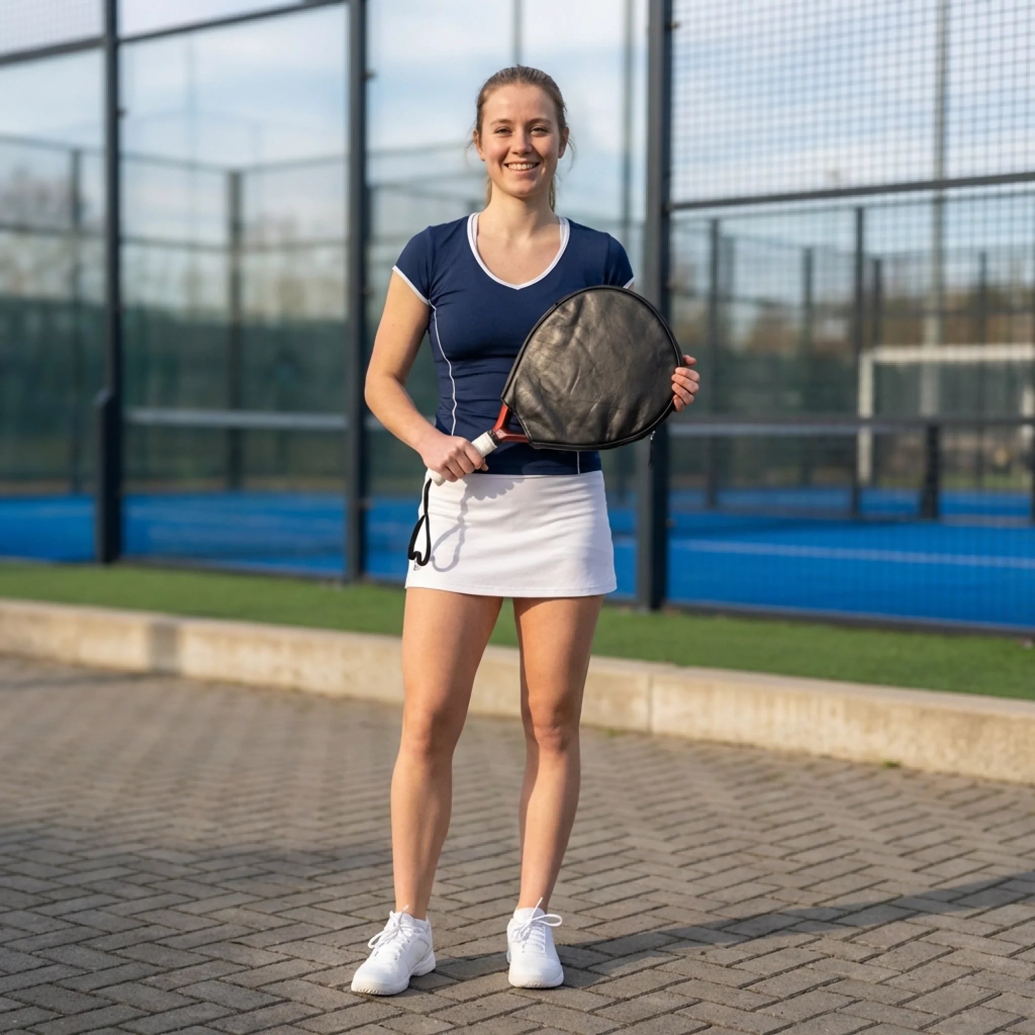 replace_the_woman_with_a_young_athletic_european_woman_aged_2030_she_is_shown_full_body_standing_co_743oetr3l499lz317yhh