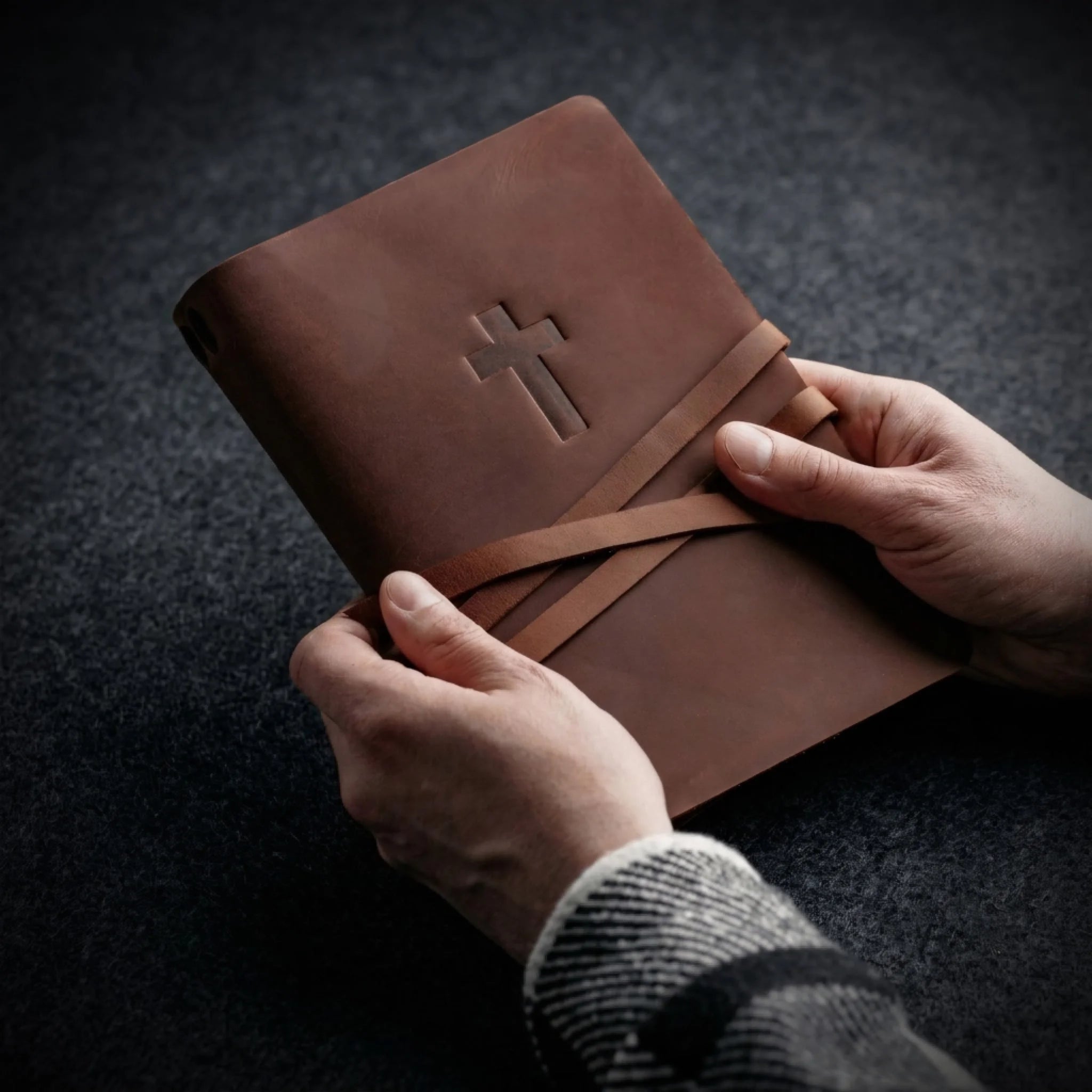 LEATHER-JOURNAL-CROSS-02
